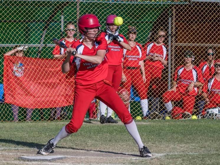 Девушки из Подмосковья победили на турнире по софтболу