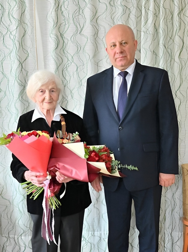 Ветерана-участницу действий по освобождению Беларуси поздравил мэр Хабаровска