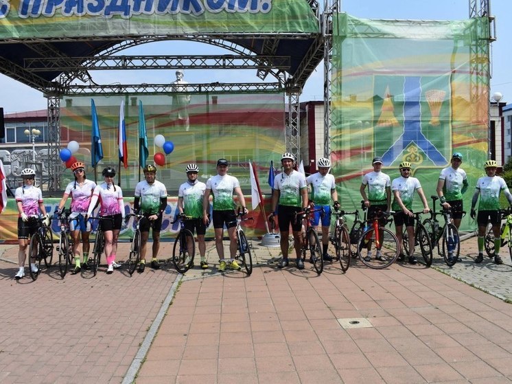 В Тымовском встретили участников велопробега «Огонь Победы»