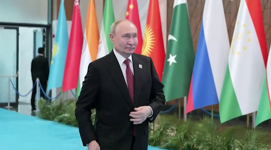 Владимир Путин приехал во Дворец Независимости в Астане для участия в саммите ШОС: видео