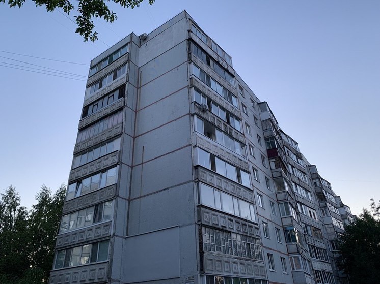 Малыш выпал с восьмого этажа в Калининском районе Петербурга