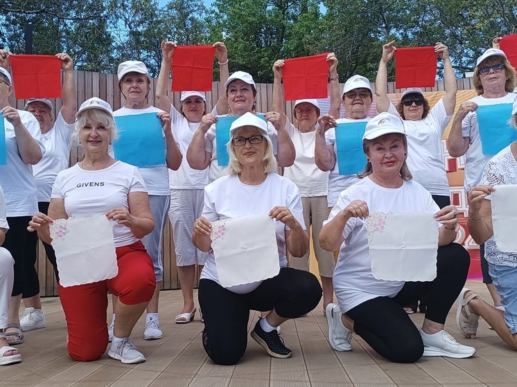 Молоды душой: для пенсионеров Новороссийска организовали танцевальный мастер-класс