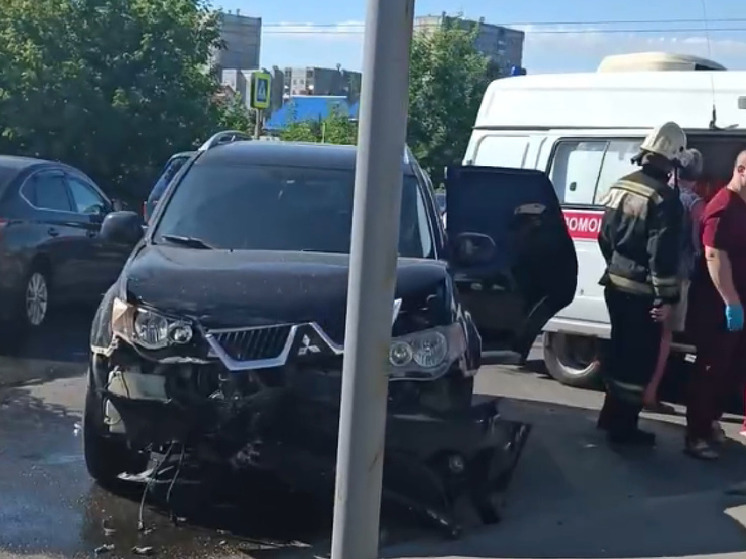 В Барнауле женщина на внедорожнике устроила ДТП, есть пострадавшие