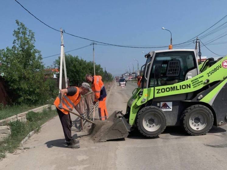 Механизированная уборка улиц Иркутска продолжается