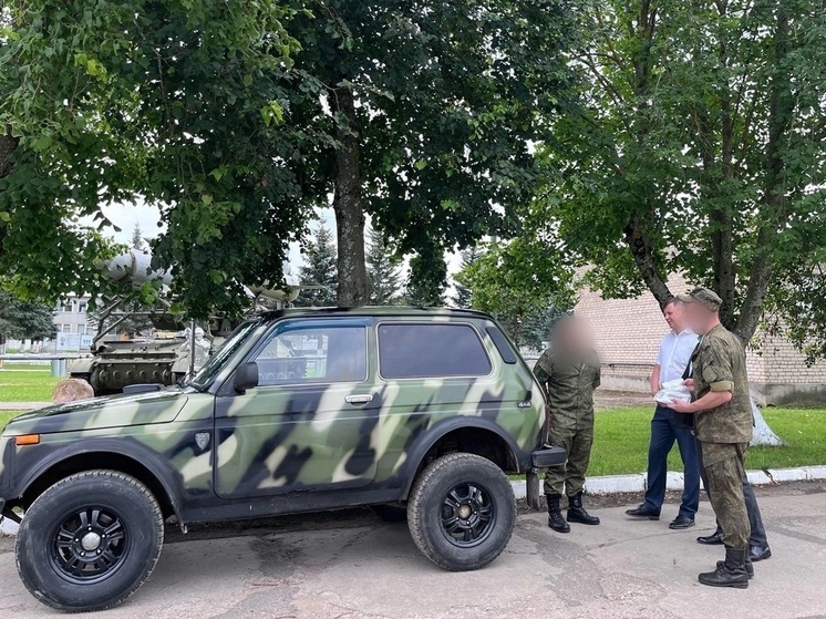 Смоленские зенитчики на СВО получили полноприводный автомобиль от «Единой России»