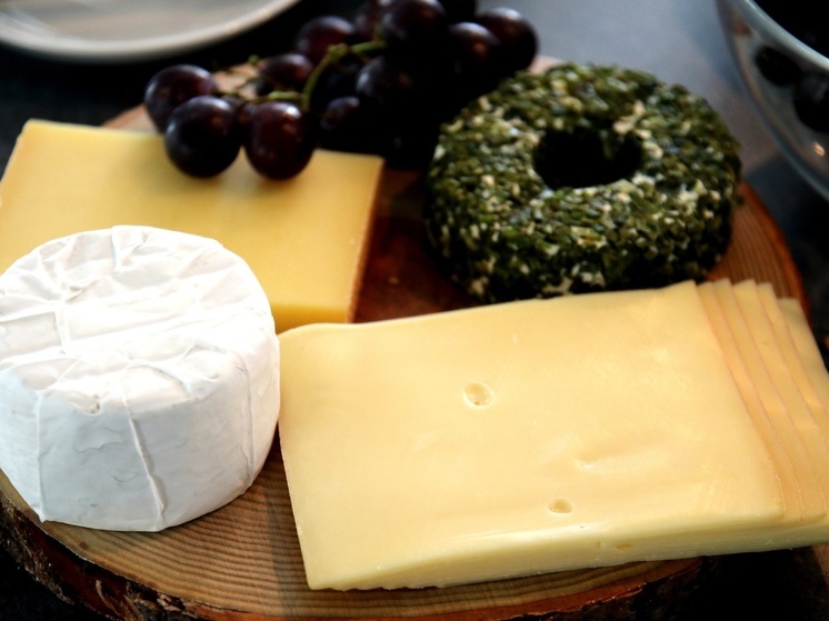 В Калининградской области запретили продавать сыр с растительными жирами