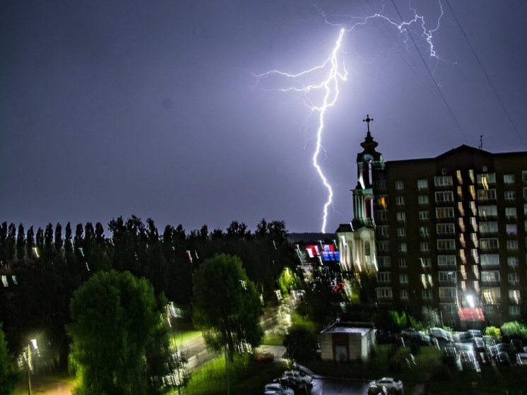 Жителей Курской области предупредили о грозах, жаре и порывистом ветре 5 июля