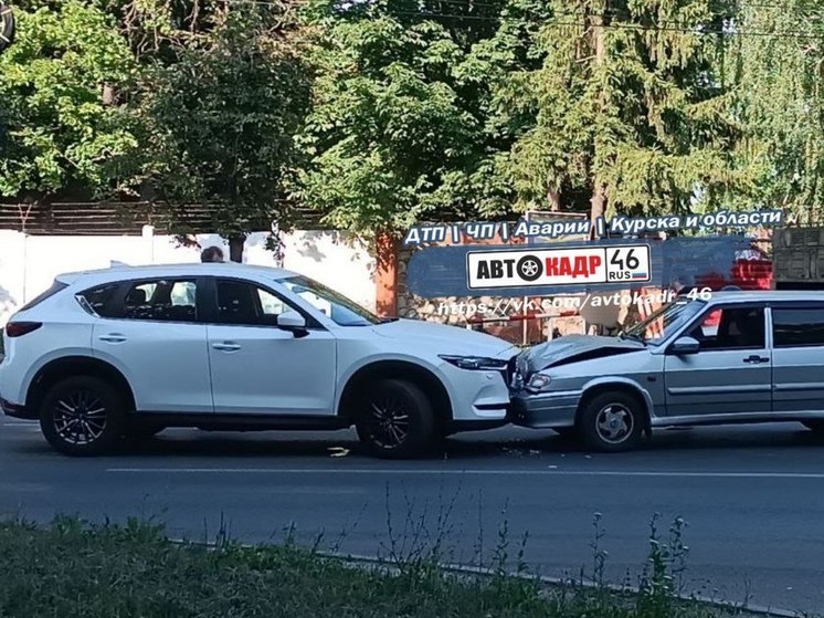 ДТП в центре Курска привело к дорожному коллапсу