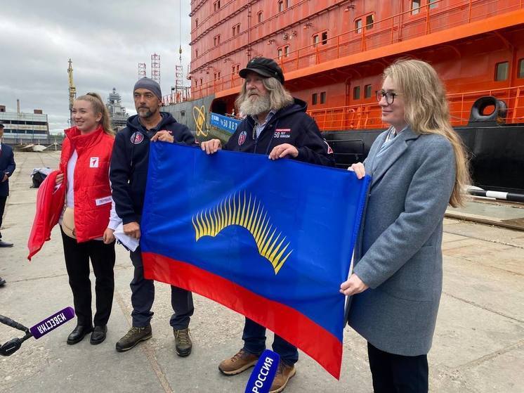 Флаг Мурманской области установят на Северном полюсе