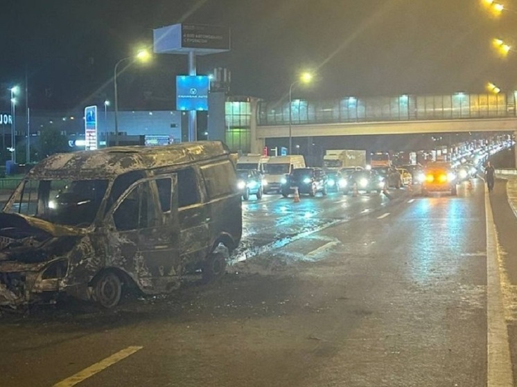 Прокуратура Москвы: тела двух погибших найдены в сгоревшем на МКАД автомобиле