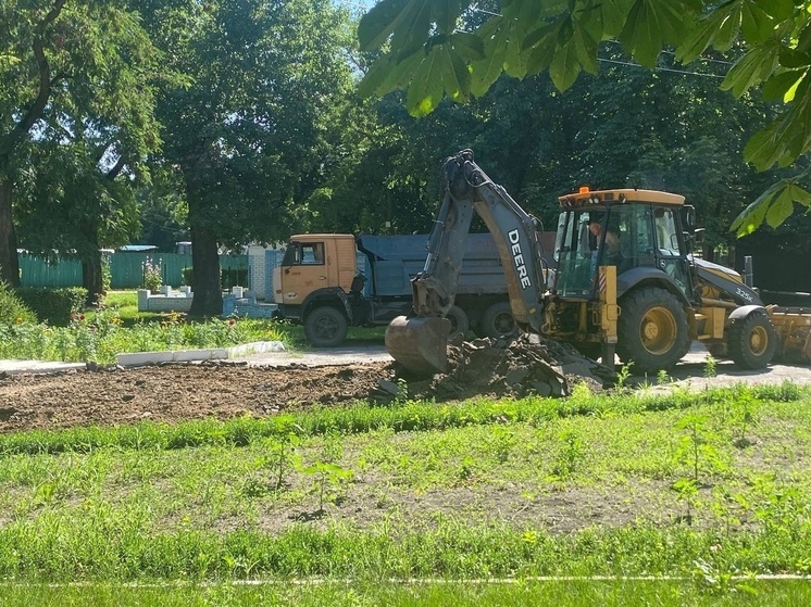 В Старобельске ЛНР ремонтируют центральный парк