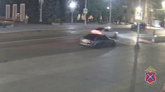 В Волгограде иномарка снесла на переходе неспешившегося самокатчика