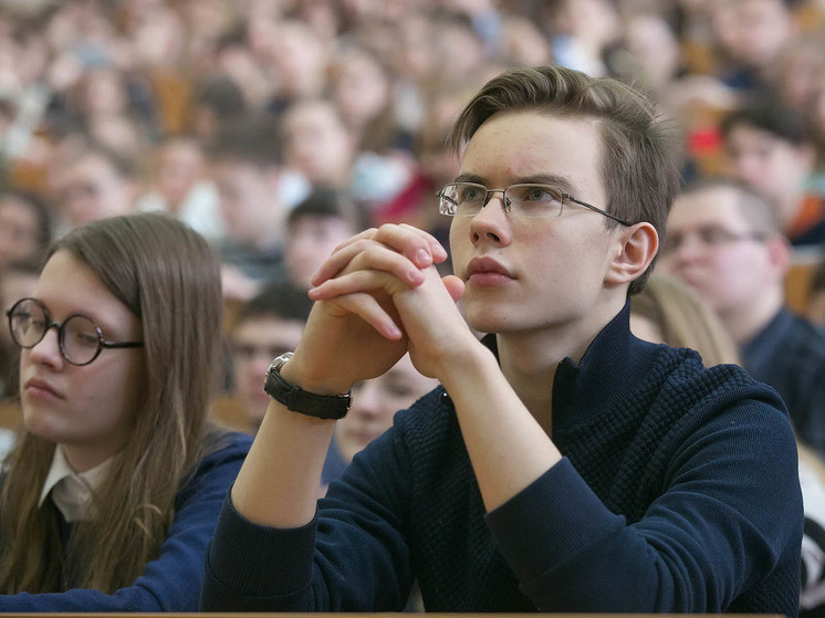 «Халява, почти нет новых заданий»: отзывы тех, кто ходил на «путинские дни»