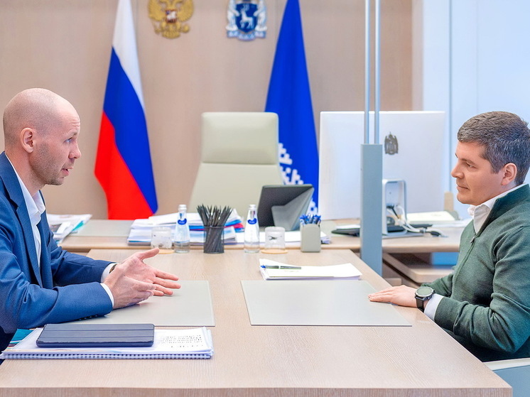 Дмитрий Артюхов обсудил развитие Пуровского района с Кириллом Трапезниковым