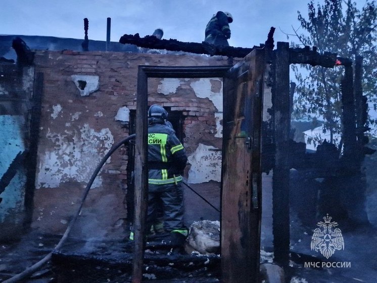 В Горно-Алтайске сгорел четырехквартирный дом