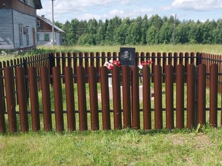 В Устьянском округе памятник воинам-освободителям перенесли на постамент