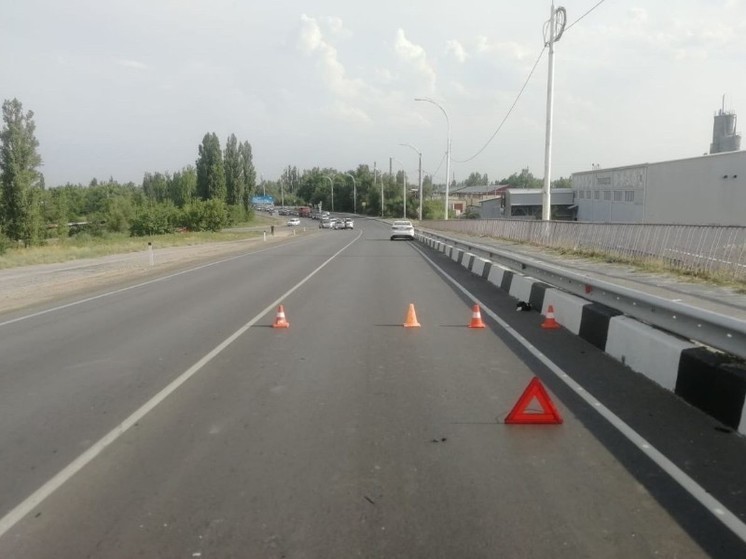 В Волгодонске 36-летний мужчина попал под колеса легковушки