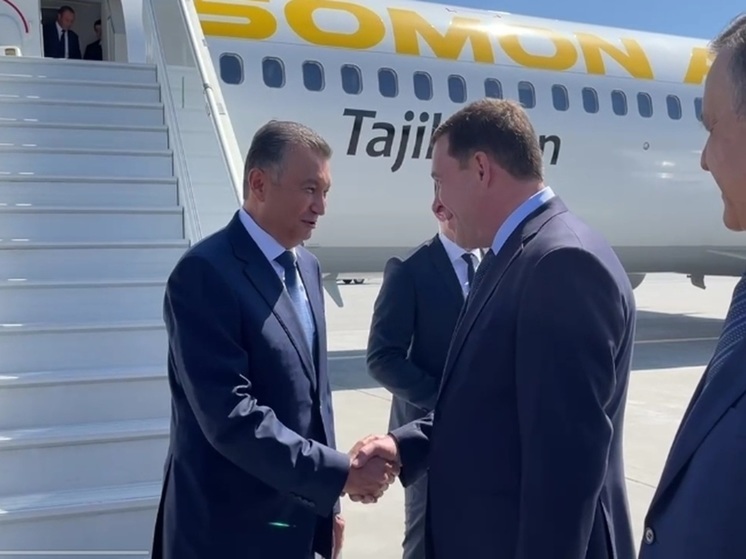 Премьер-министр Таджикистана прибыл в Екатеринбург на выставку "Иннопром"