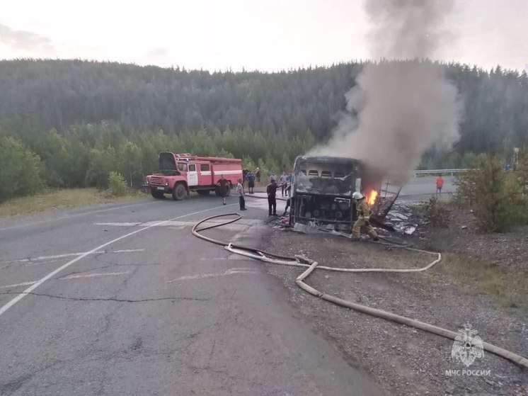 В Башкирии полностью сгорел автобус с челябинскими туристами