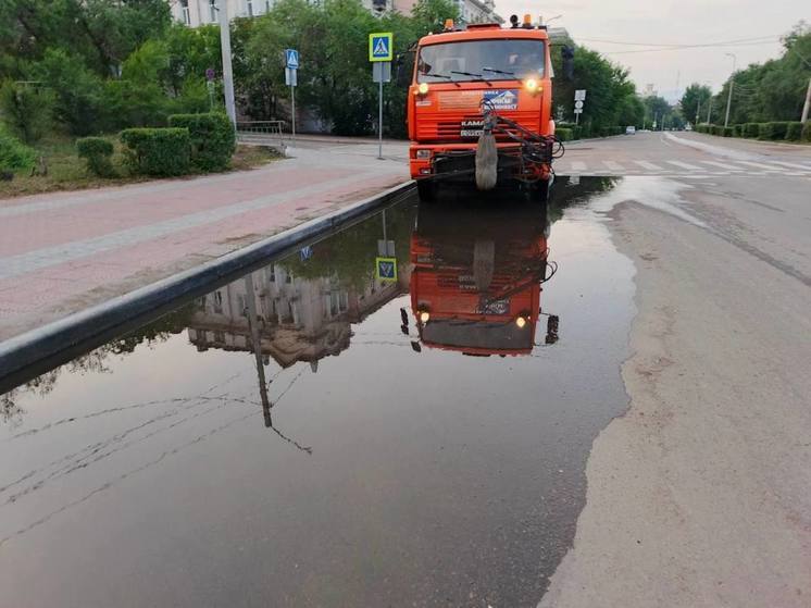 В Улан-Удэ продолжается работа по откачке дождевой воды