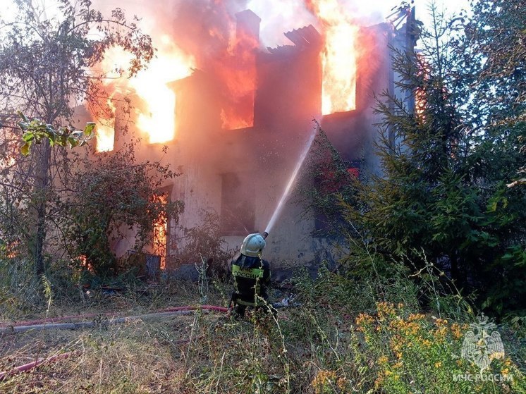 В Балакове сгорели три дома