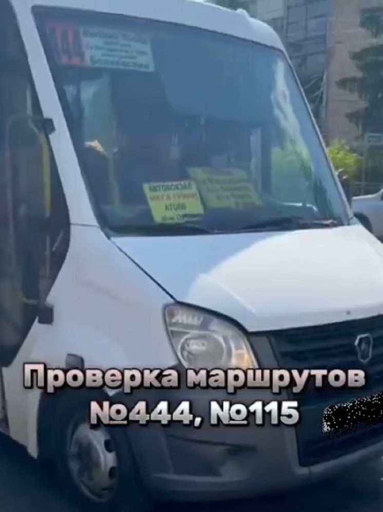В Орле водителя поймали за курением в салоне маршрутки №444