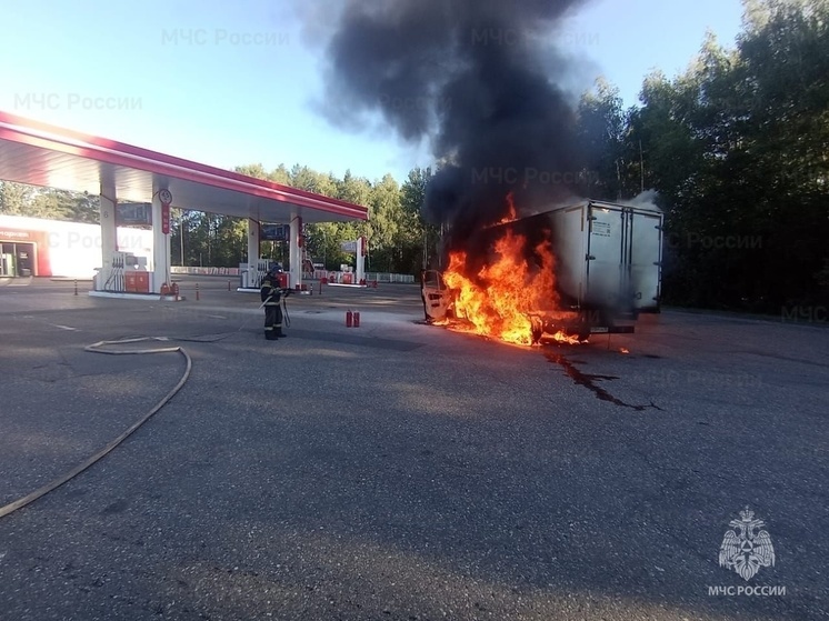 Во Владимирской области на трассе М-7 на заправке сгорела «Газель»