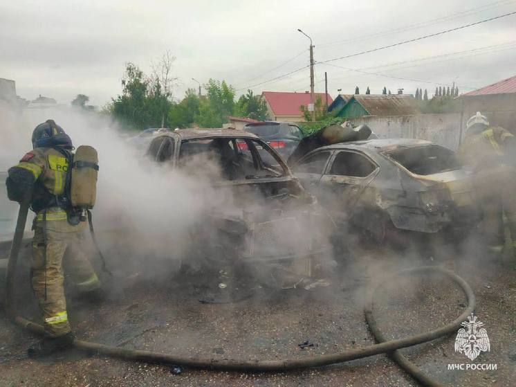 В городе Башкирии мгновенно сгорели пять автомобилей