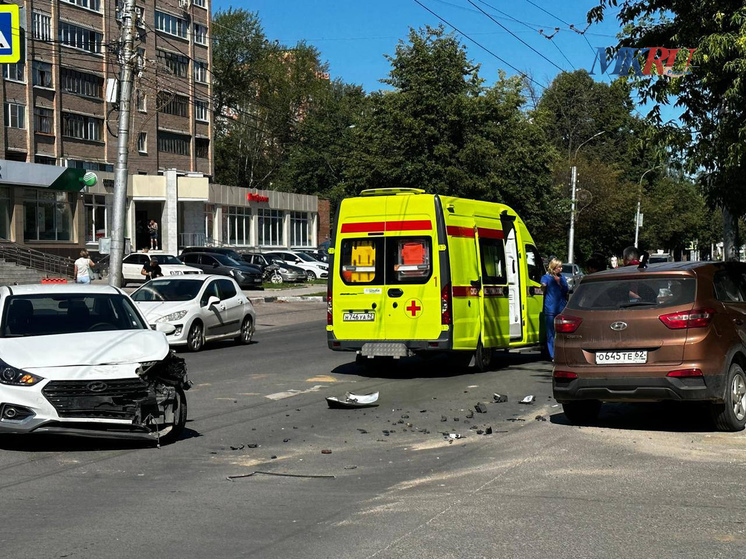 На месте реанимация: Серьёзное ДТП произошло в центре Рязани утром 8 июля