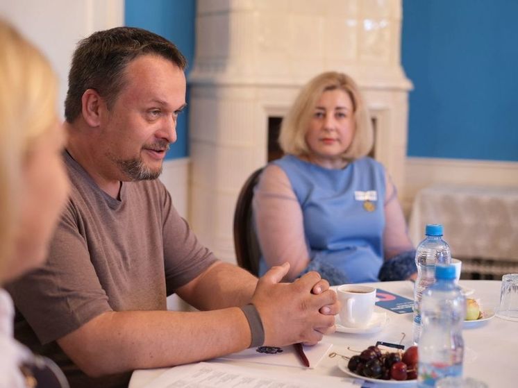 Никитин встретился с многодетными мамами Старорусского района