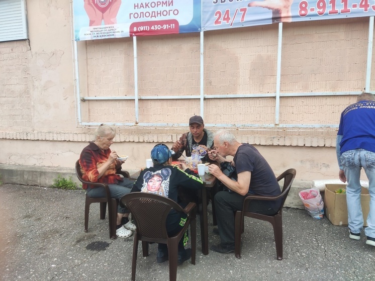 Центр «Другой формат» накормил нуждающихся в Пскове