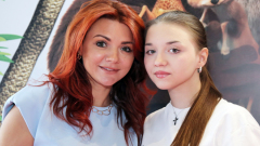 Леся Ярославская вывела в свет повзрослевшую дочь: видео