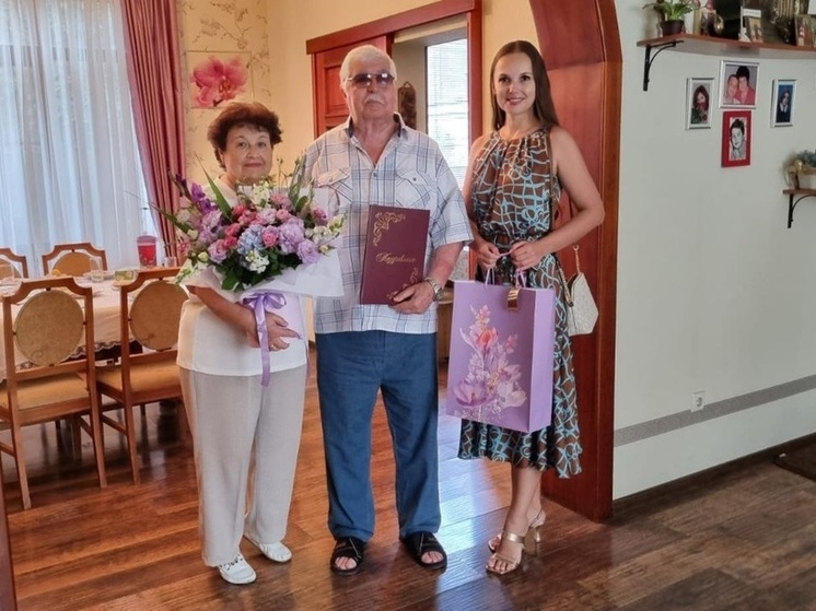 В Краснодаре депутат Крылова поздравила супружеские пары с Днём семьи, любви и верности