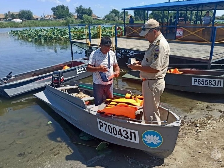 Спасатели Калмыкии продолжают рейды на водных объектах