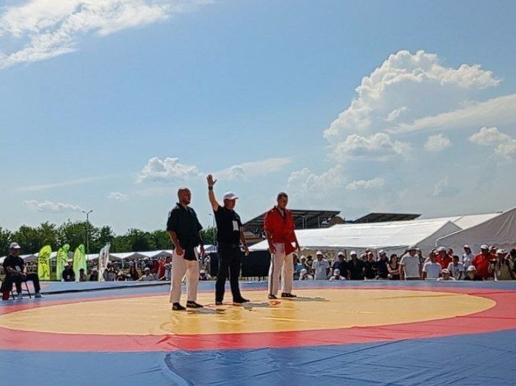 Спортсмен из Лабинска взял бронзу на Всероссийских соревнованиях по поясной борьбе