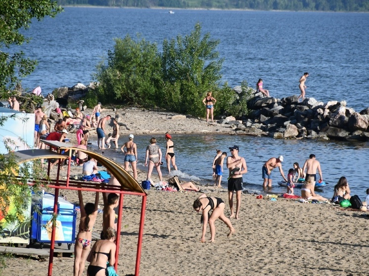 Педагог Лукьянова сообщила, что детям нельзя заплывать за буйки и в зону движения скутеров