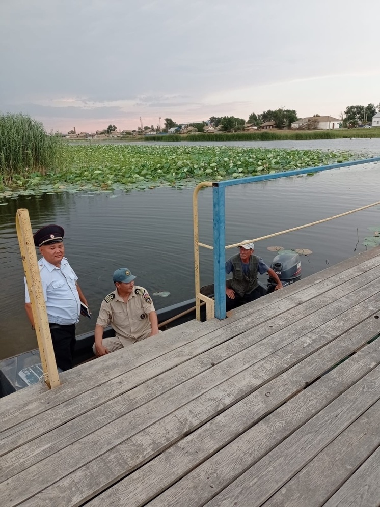 Жителям Калмыкии напоминают о правилах поведения на водоемах