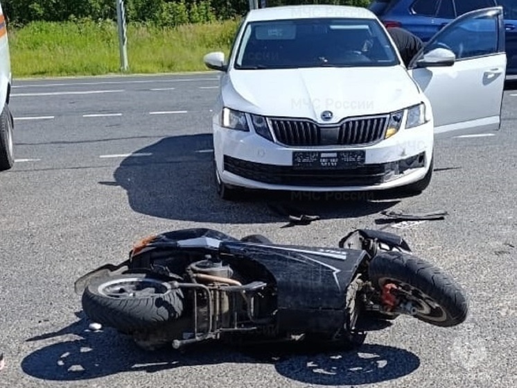 Несколько человек пострадали в ДТП со скутером в Калужской области