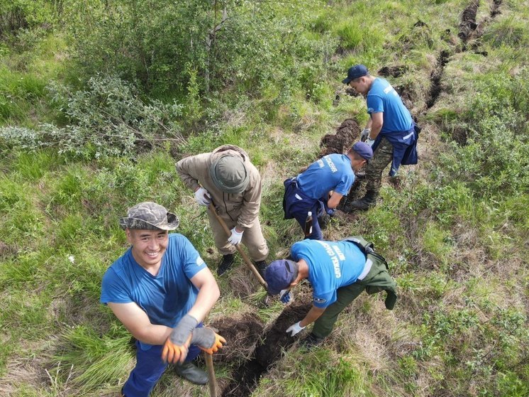 Огнеборцы локализовали пожар в Амгинском районе Якутии