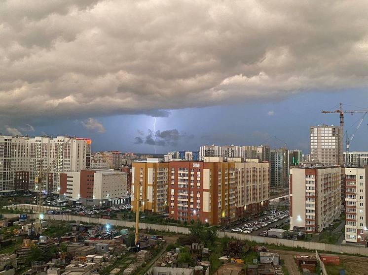 В Барнауле во время залпового ливня выпала треть месячной нормы осадков