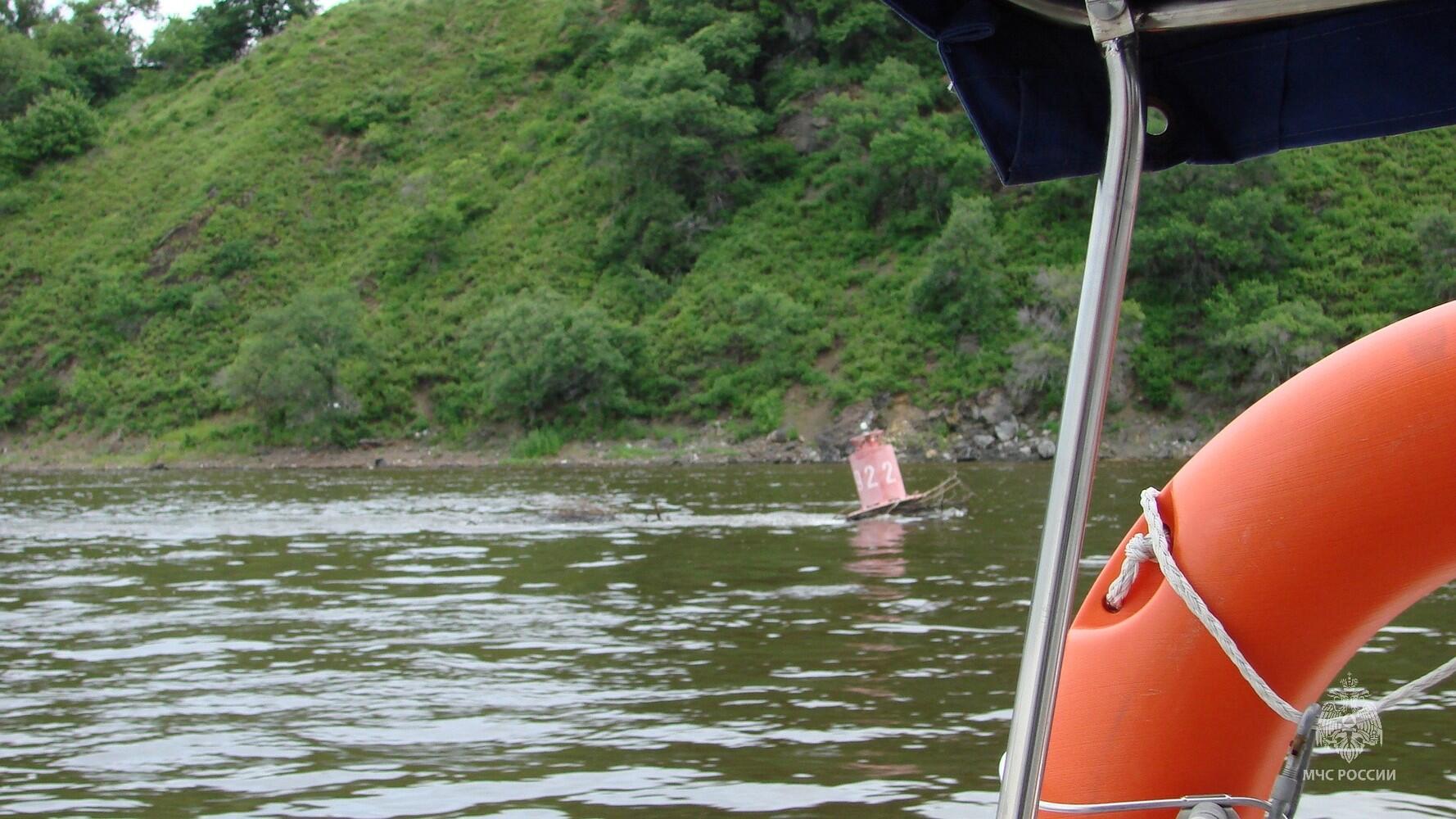 В Хабаровске продолжаются поиски людей, перевернувшихся на катере в районе Амурского моста