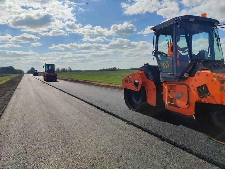В Омске обновляют асфальт и латают ямы на городских улицах