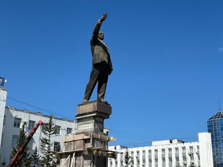 В Якутске завершается реконструкция памятника Ленину