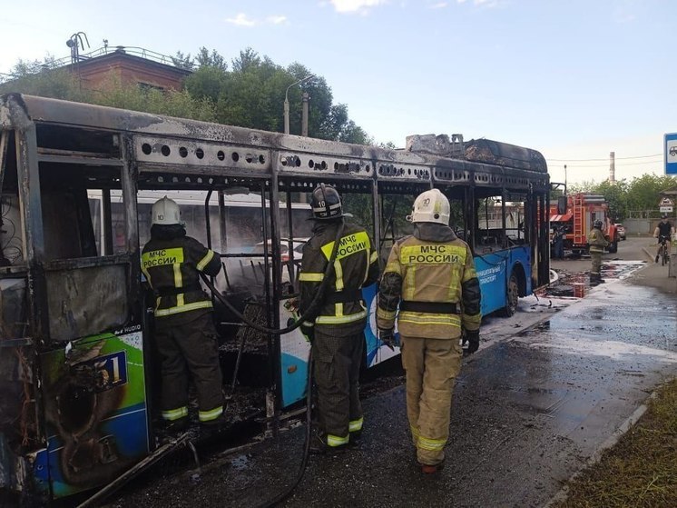 Прокуратура начала проверку после возгорания пассажирского автобуса в Омске