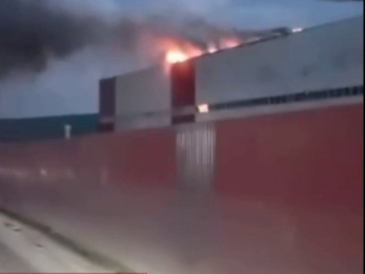 Склад со стройматериалами загорелся в подмосковном Ногинске