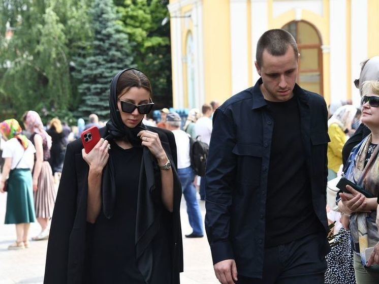 Психолог Барабанов назвал правильным решение дочери Заворотнюк записать видеообращение