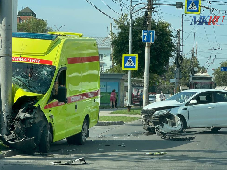 Серьёзная авария с участием машины реанимации произошла в центре Рязани