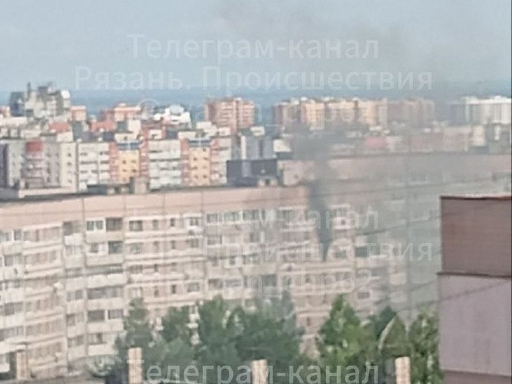 На улице Новосёлов в Рязани загорелся жилой дом