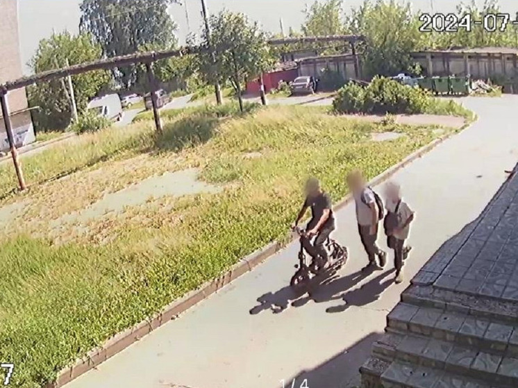 В Тверской области дети вернули обратно похищенный самокат