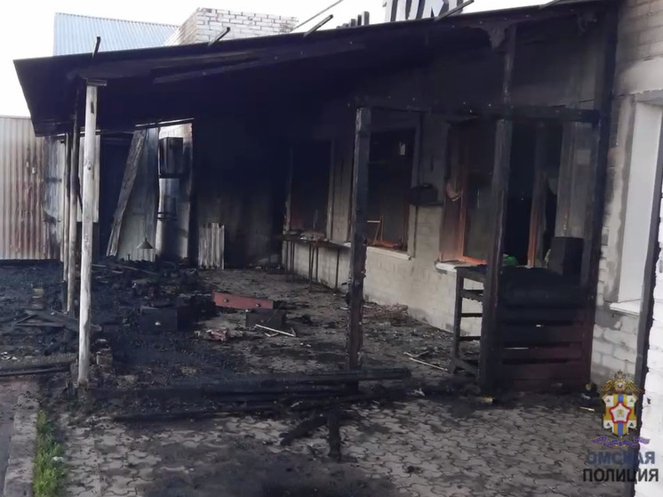 Уничтожено всё имущество: в Черлаке Омской области сожгли суши-бар